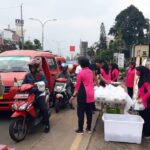 Ketua Bhayangkari Cabang Metro Depok Beserta Anggota Berbagi Jum’at Berkah