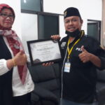 Aliansi Insan Pers Bogor Raya ( AIPBR ) Serahkan Piagam Penghargaan Untuk Kepsek MAN 1… Bogor