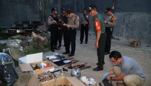 *POLISI TANGKAP JARINGAN ISIS DI CIBINONG BOGOR, SEJUMLAH BARANG BUKTI BAHAN PELEDAK BERHASIL DI AMANKAN*