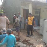 Bhabinkamtibmas Wilayah Hukum Polsek Cibinong Bantu Warga Binaan Membuat Selokan dan Sampaikan pesan Kamtibmas dan Ajak cegah TPPO