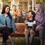 Bikin Ibu Mana pun Menangis, Film Air Mata di Ujung Sajadah 2 Tunjukkan Dilema Dua Sosok Ibu Lewat Perilisan Official Trailer dan Poster 