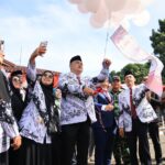 Bupati Bogor Rudy Susmanto Berikan Penghargaan kepada Insan Pendidikan atas Dedikasinya di Momentum Hari Guru Nasional