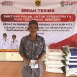 Bupati Bogor Rudy Susmanto Salurkan Bantuan Pakan Ikan untuk 661 Rumah Tangga Perikanan Terdampak Banjir