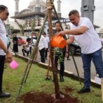 Rudy Susmanto Pimpin Korve Tanam 1.000 Pohon di Kawasan Gelora Pakansari