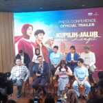 Zee Asadei & Emir Mahira Sah Sebagai Pasutri di Official Trailer Film “Kupilih Jalur Langit”: Saat Akad Sudah Diucap, Namun Hati Suami Masih Milik Wanita Lain 