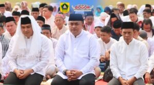 Bupati Bogor Bersama Ribuan Masyarakat Laksanakan Shalat Istisqa di Alun-Alun Tegar Beriman