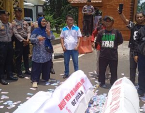 Hindari tanda tangan petisi 26 KPK di minta periksa DPRD kabupaten Bogor diduga Sarang Maling Berjamaah